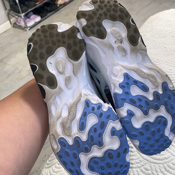 Nike shoes - Picture 3 of 4